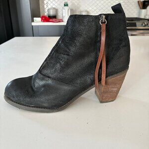 Dolce Vita Black Leather Tassel Zipper Heels